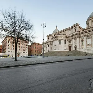 White Flat Colosseo , Rome Italy